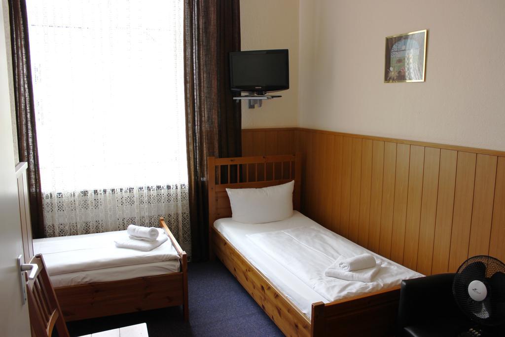 Hotel-Pension Rheingold Am Kurfuerstendamm Berlino Esterno foto