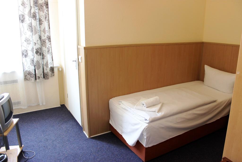 Hotel-Pension Rheingold Am Kurfuerstendamm Berlino Esterno foto