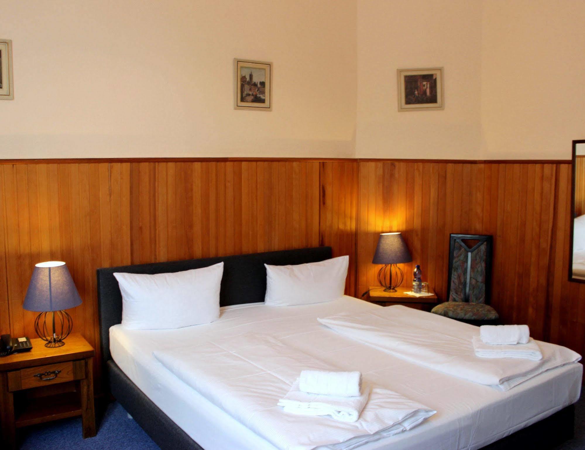 Hotel-Pension Rheingold Am Kurfuerstendamm Berlino Esterno foto