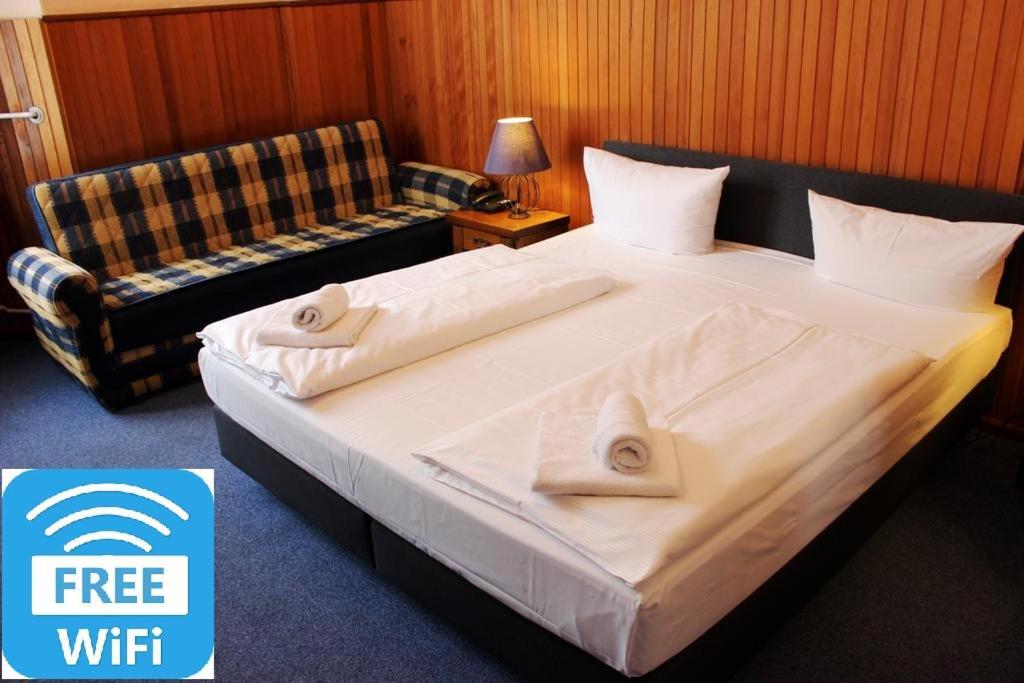 Hotel-Pension Rheingold Am Kurfuerstendamm Berlino Esterno foto