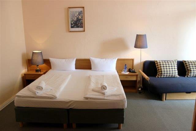 Hotel-Pension Rheingold Am Kurfuerstendamm Berlino Esterno foto
